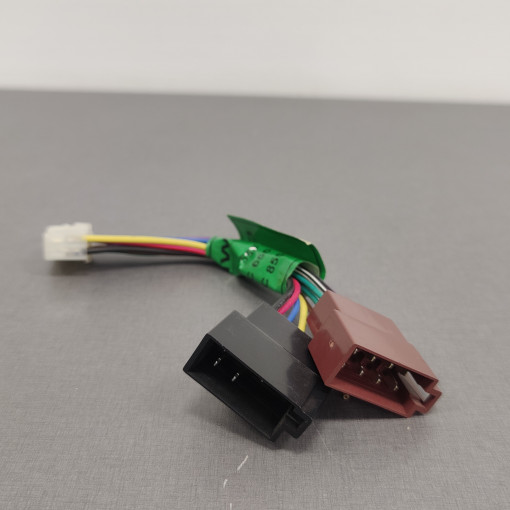 CAR-1044.ISO; KENWOOD KRC555R-ISO auto radio konektors